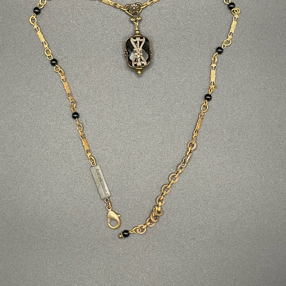 Elegant Black and Gold Pendant Necklace - Picture 7 of 12